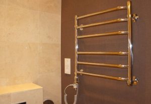 Установка электрического полотенцесушителя в ванной в Щигры